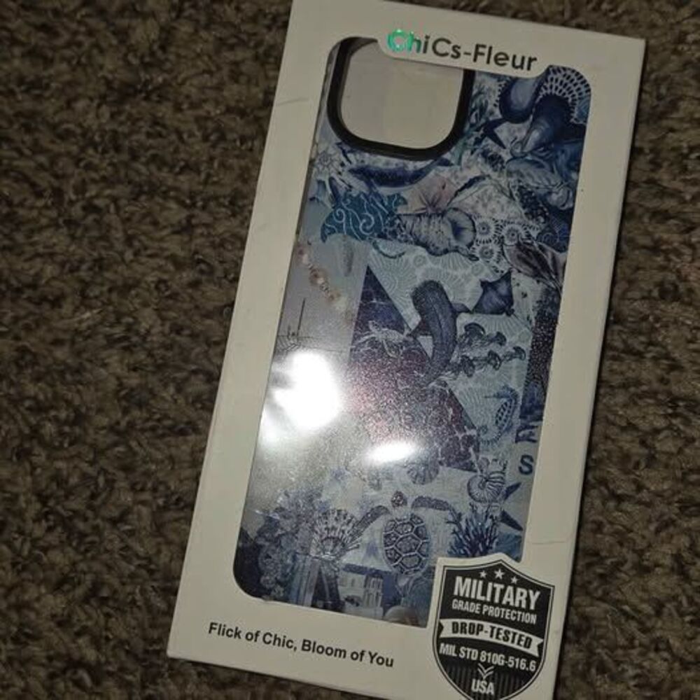 ChiCs-Fleur iPhone 14 Plus & iPhone 15 Plus Case - SharkCollage